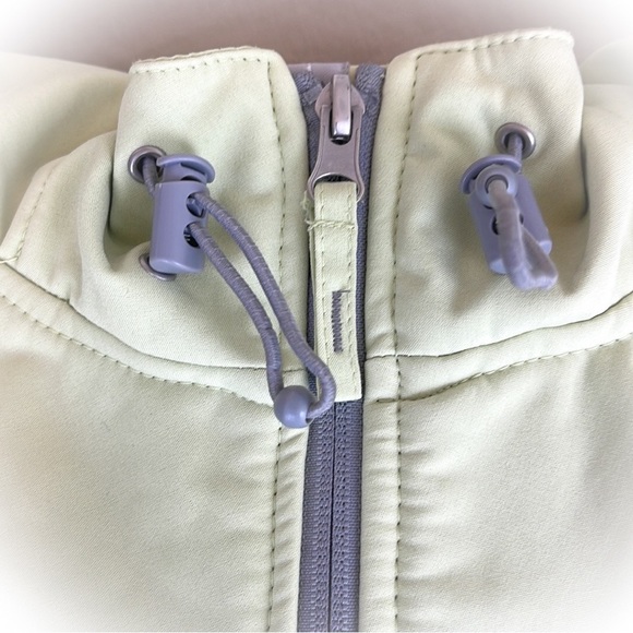 💕Like New Free Country Winterjacket 4 pockets zipper in front adjustable hood💕 - Picture 9 of 10